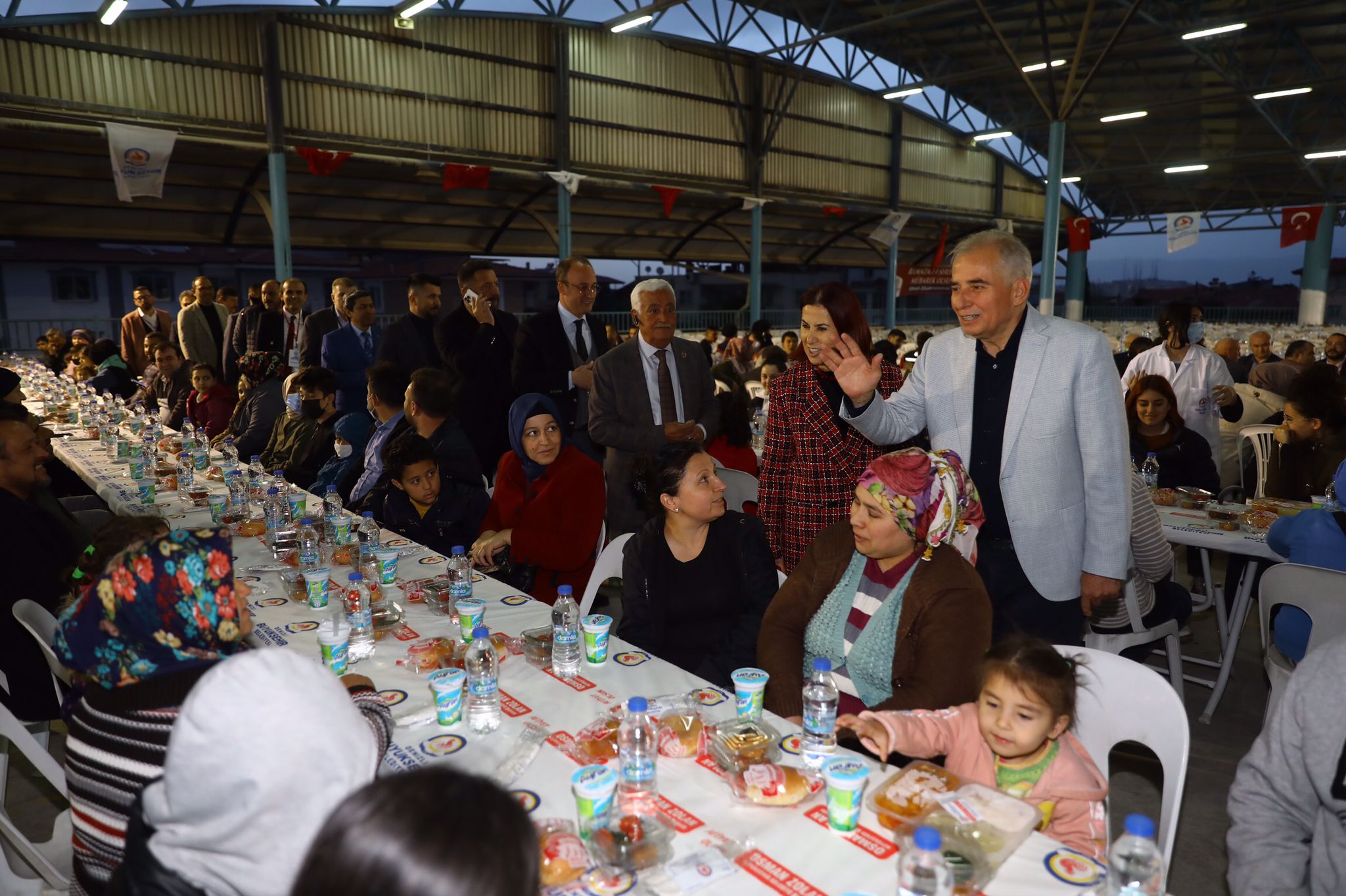 Büyükşehir'in İftar Bereketi Bu Kez Anafartalar'a Taşındı