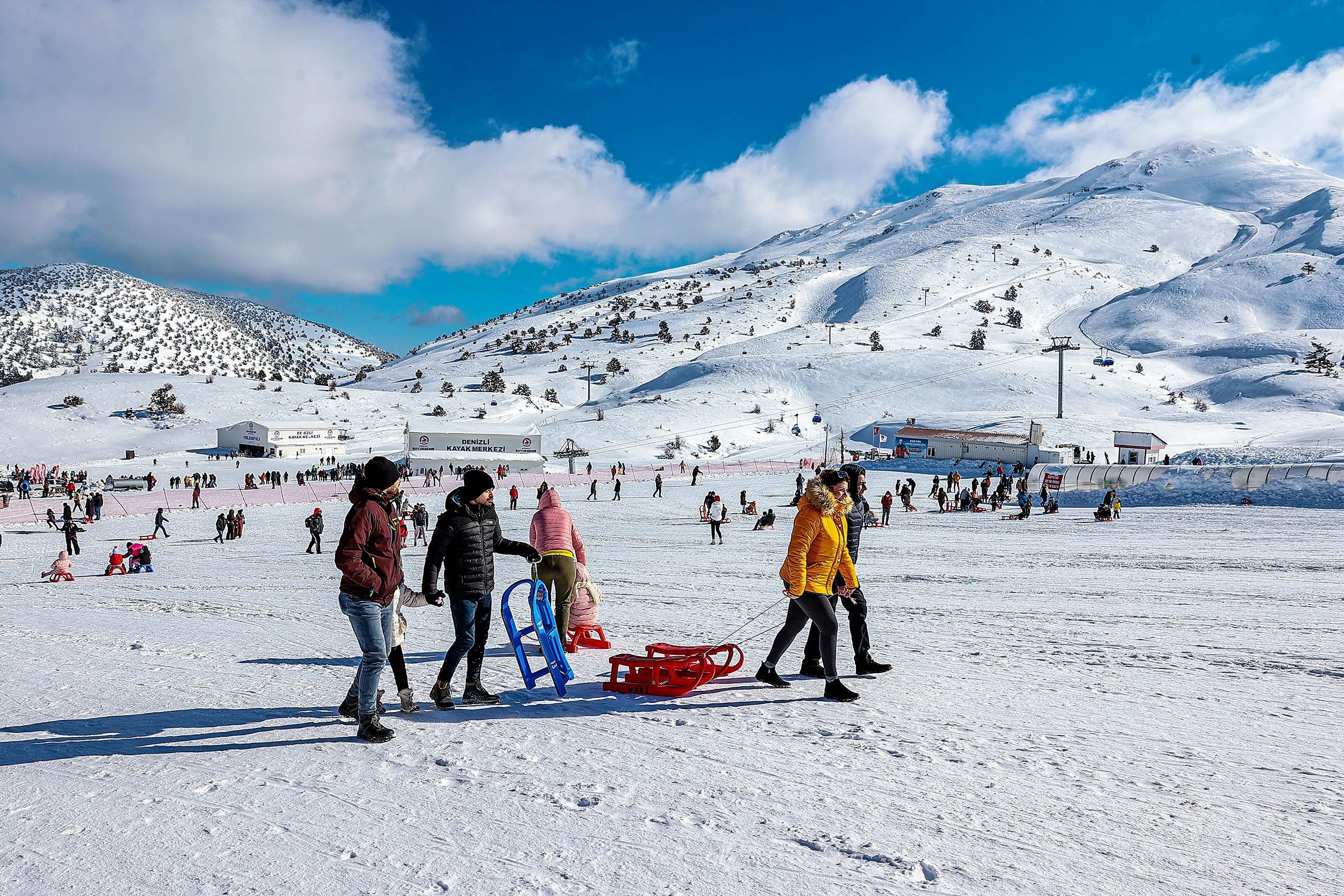 Denizli Kayak Merkezi’nde karlar erimeye başladı