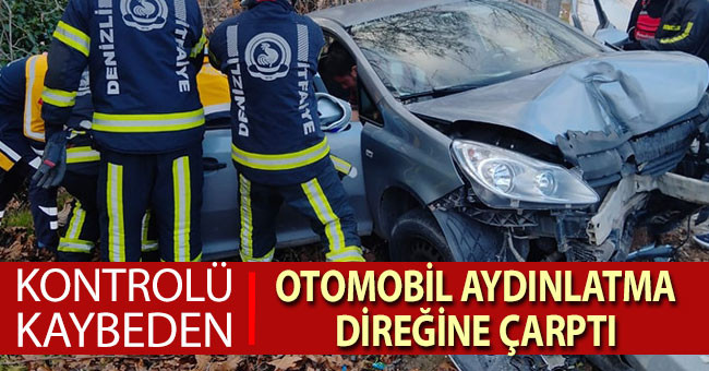 Kontrolü kaybeden otomobil aydınlatma direğine çarptı